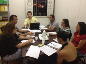 Conselheiros do CRESS-SE ouvindo relatos das condições de trabalho dos assistentes sociais na Fundação Renas-cer.